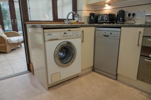Beautiful Bexhill Cottage With Garden 3 Mins Walk To Beach Exterior foto